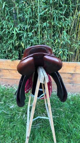Sella da salto ostacoli CWD  17.5" - 2024
