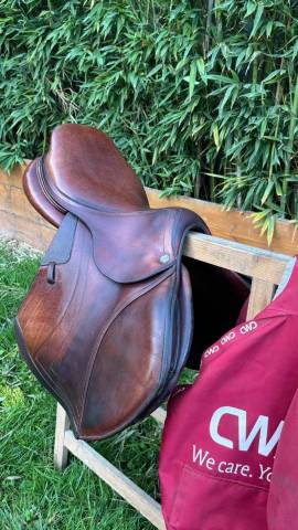 Sella da salto ostacoli CWD  17.5" - 2024