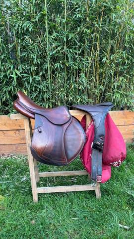Sella da salto ostacoli CWD  17.5" - 2024