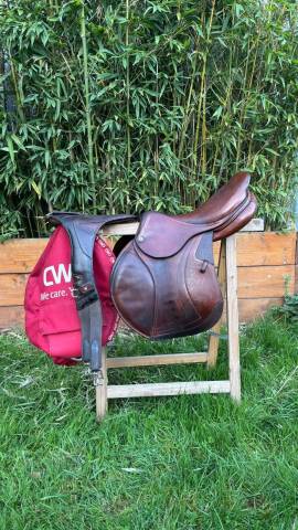Sella da salto ostacoli CWD  17.5" - 2024