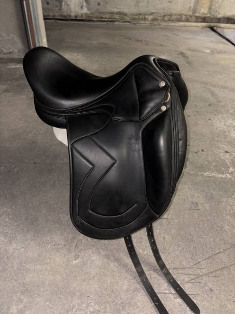 Sella da dressage  Sellerie Fouilloux  17.5" - 2023