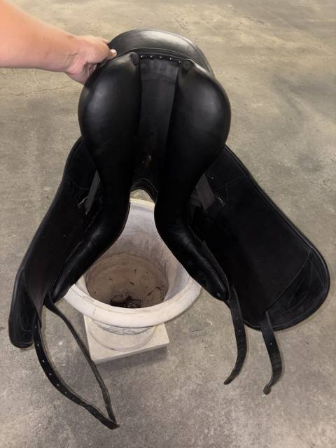 Sella da dressage  Sellerie Fouilloux  17.5" - 2023