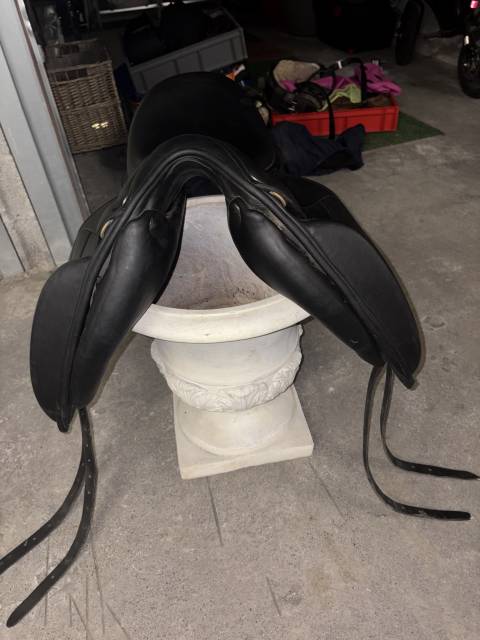 Sella da dressage  Sellerie Fouilloux  17.5" - 2023