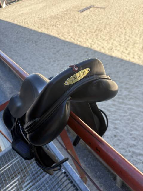 Sella da salto ostacoli Equipe EK26 17.5" - 2014