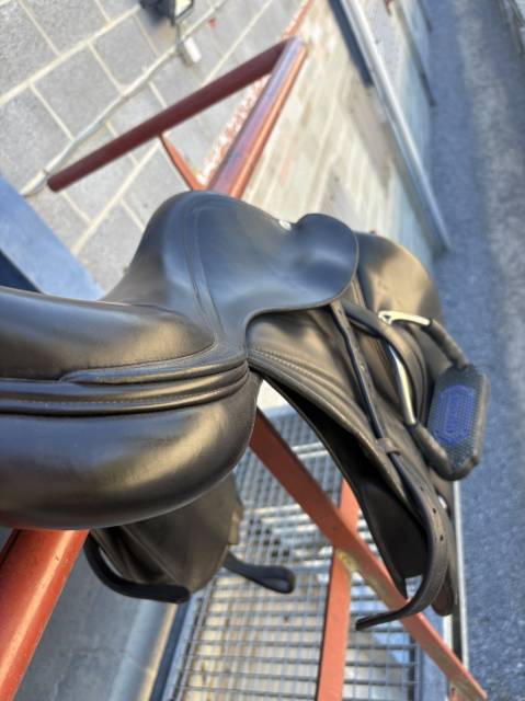 Sella da salto ostacoli Equipe EK26 17.5" - 2014