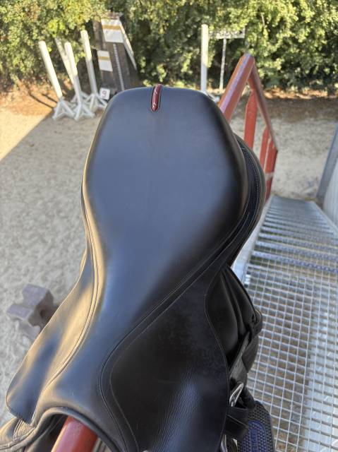 Sella da salto ostacoli Equipe EK26 17.5" - 2014