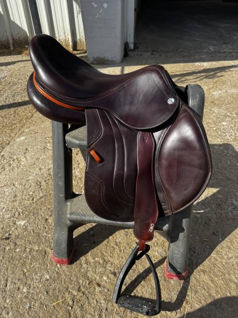 Sella da salto ostacoli CWD  17" - 2023