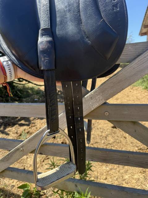 Sella da dressage Ikonic  17" - 2018