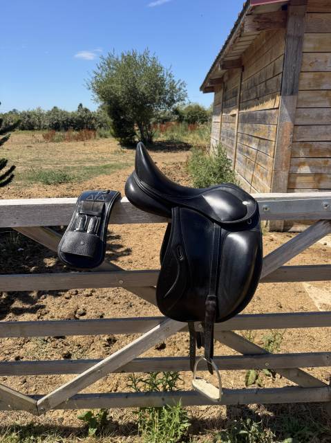 Sella da dressage Ikonic  17" - 2018