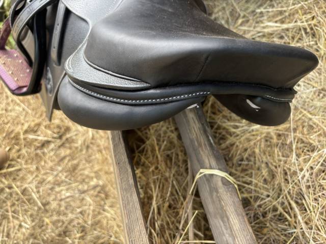 Sella da salto ostacoli Privil&egrave;ge Equitation  17.5" - 2024