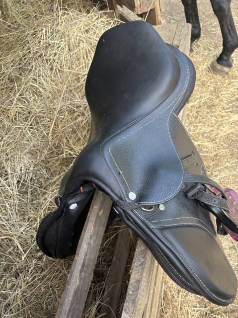 Sella da salto ostacoli Privil&egrave;ge Equitation  17.5" - 2024