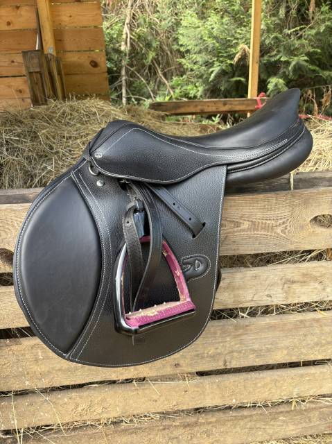 Sella da salto ostacoli Privil&egrave;ge Equitation  17.5" - 2024