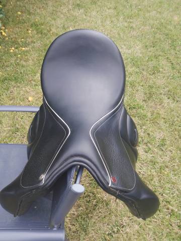 Sella da dressage Baude Daphn&eacute;e  17.5" - 2016