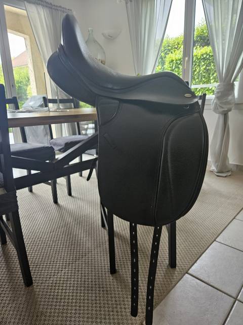 Sella da dressage Thorowgood   17.5" - 2023