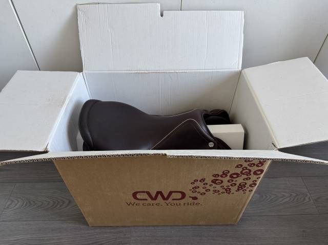 Sella da salto ostacoli CWD  17.5" - 2024