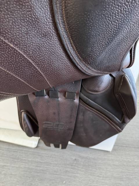 Sella da salto ostacoli CWD  17.5" - 2024