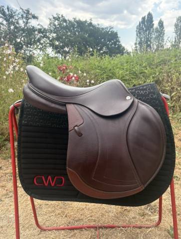 Sella da salto ostacoli CWD  17.5" - 2026