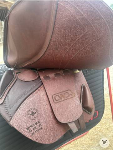 Sella da salto ostacoli CWD  17.5" - 2026