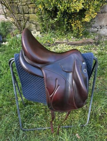 Sella da dressage Devoucoux  18" - 2019