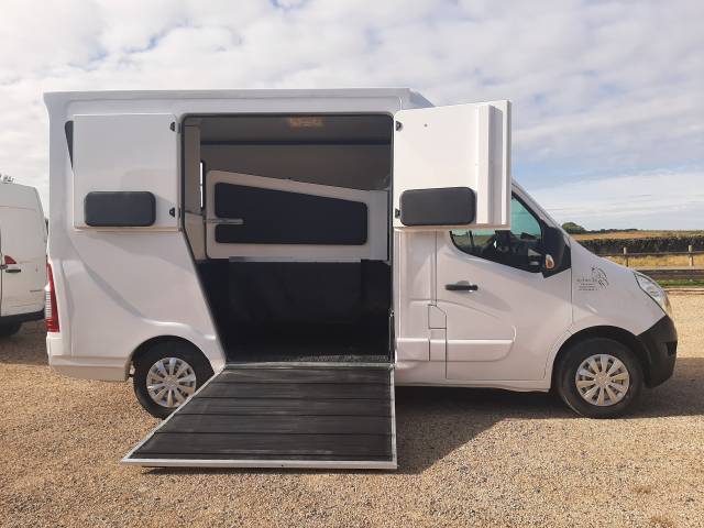 Van per Cavalli Renault master 2017 Occasione