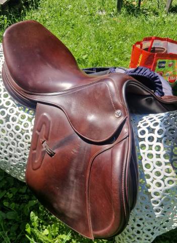 Sella da salto ostacoli Prestige Italia  17.5" - 2013
