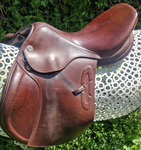 Sella da salto ostacoli Prestige Italia  17.5" - 2013