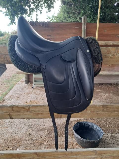 Sella da dressage Devoucoux  17.5" - 2020
