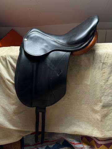 Sella da dressage Forestier  17.5" - 2015