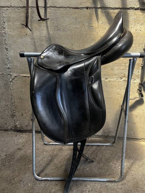 Sella da dressage Fleur de Lys  17.5" - 2013