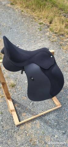 Sella da dressage Wintec  14.5" - 2024