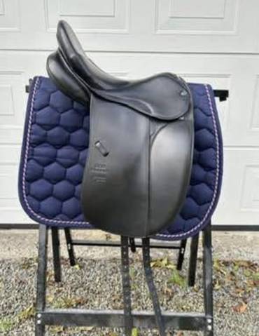 Sella da dressage Stubben  17" - 2012