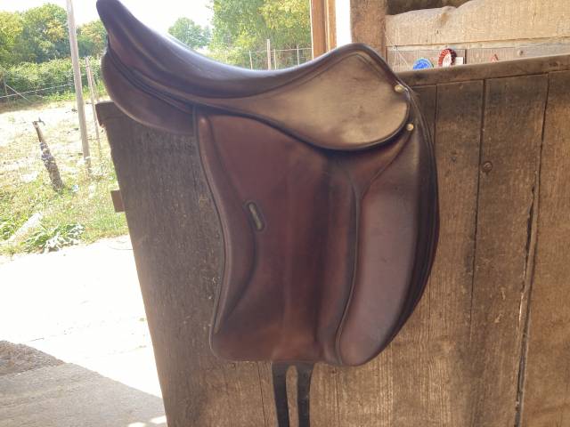Sella da dressage Belloir Saumur 16" - 2013