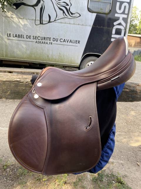 Sella da salto ostacoli Prestige Italia  17.5" - 2025
