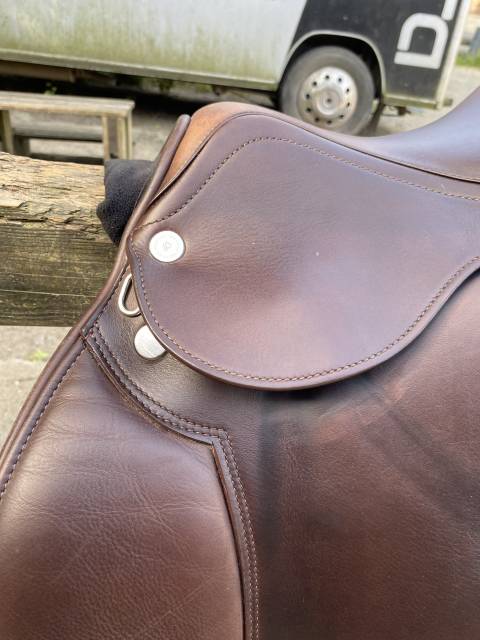 Sella da salto ostacoli Prestige Italia  17.5" - 2025
