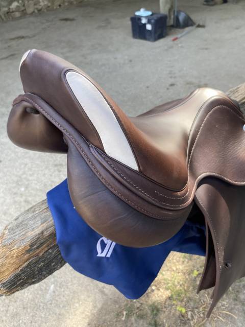 Sella da salto ostacoli Prestige Italia  17.5" - 2025