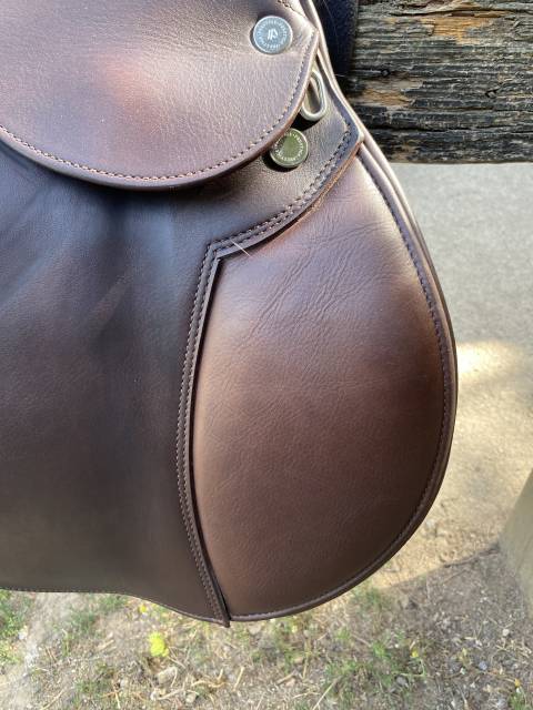 Sella da salto ostacoli Prestige Italia  17.5" - 2025