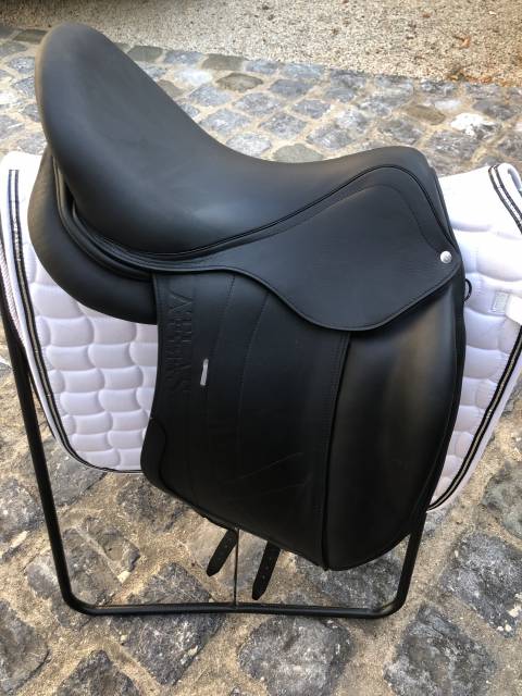 Sella da dressage Arion Atlas  17" - 2024