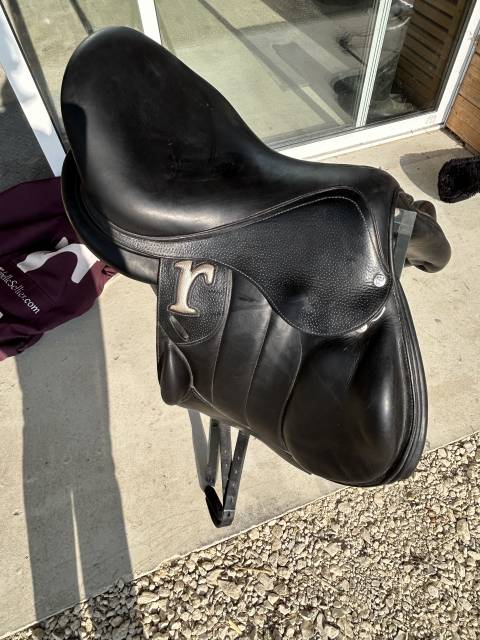 Sella da salto ostacoli Rebelle  16.5" - 2019