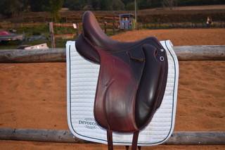 Sella da dressage Devoucoux  17.5" - 2024