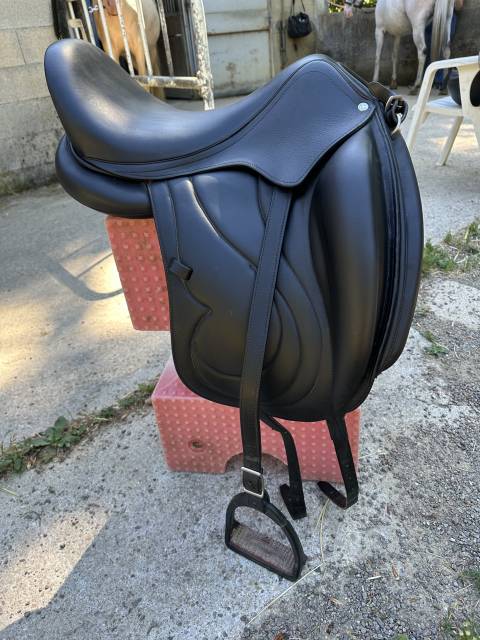Sella da dressage Antar&egrave;s  17.5" - 2020