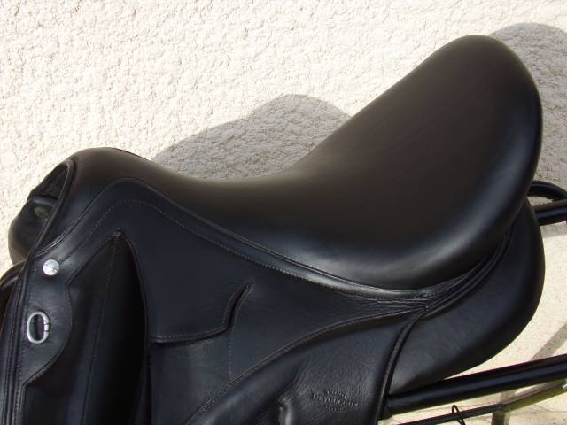 Sella da dressage Devoucoux  18" - 2023