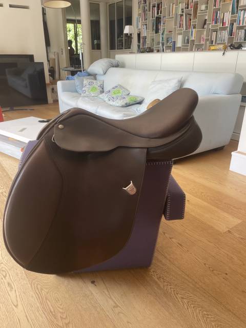Sella mista Bates  17" - 2025