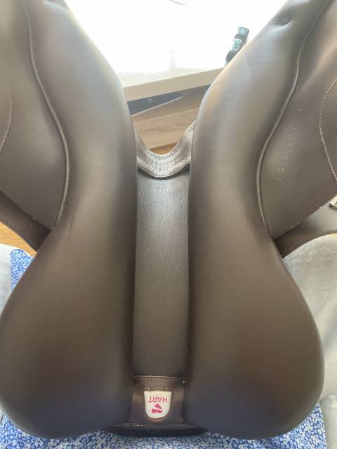 Sella mista Bates  17" - 2025