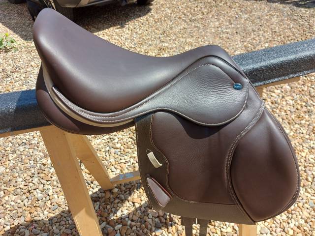 Sella mista Ikonic  17.5" - 2025