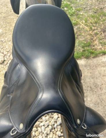 Sella da dressage Devoucoux Makila 17.5" - 2009