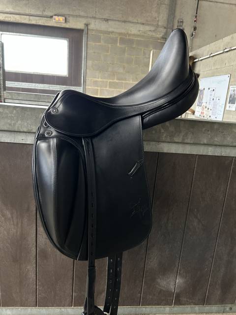 Sella da dressage Prestige Italia  18" - 2025