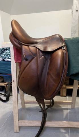 Sella da dressage Devoucoux Makila 17" - 2005