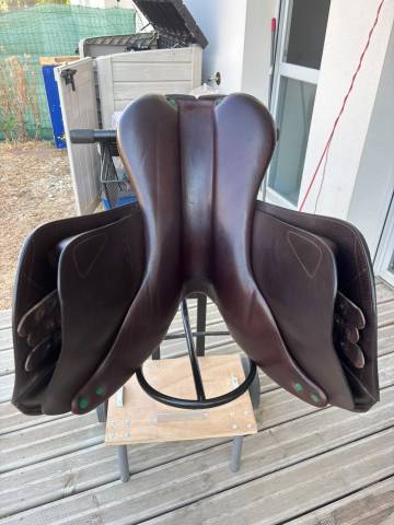 Sella da salto ostacoli Equipe  17.5" - 2020