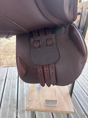 Sella da salto ostacoli  Equeen Saddle 17" - 2025