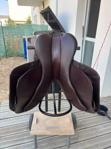 Sella da salto ostacoli  Equeen Saddle 17" - 2025